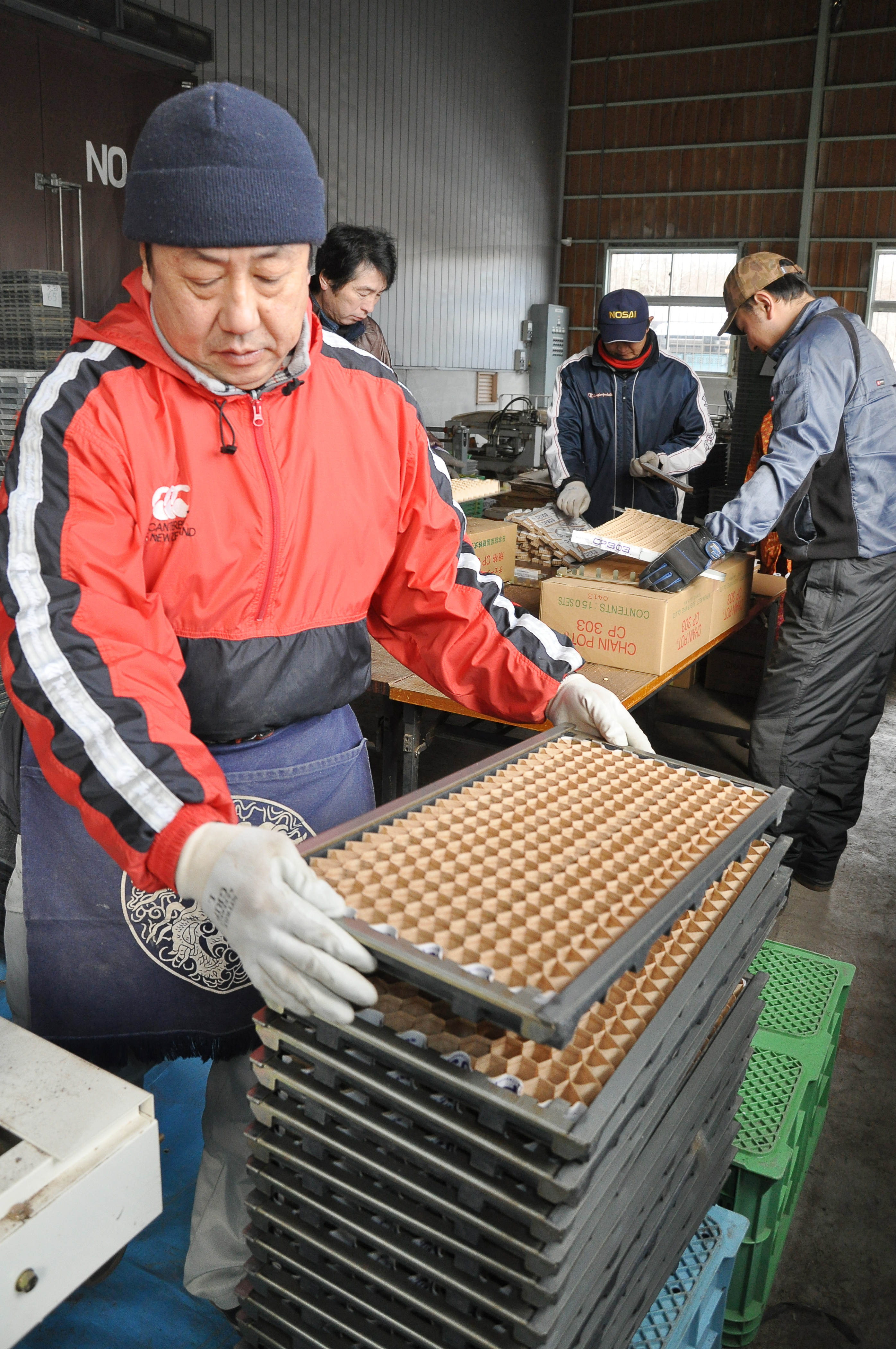 ネギ育苗スタート 宮野目良質ねぎ研究会が播種機を使い共同作業 お知らせ Jaいわて花巻